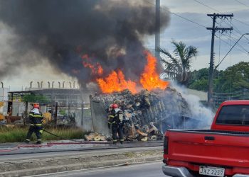 Caminhão pega fogo na Torquato