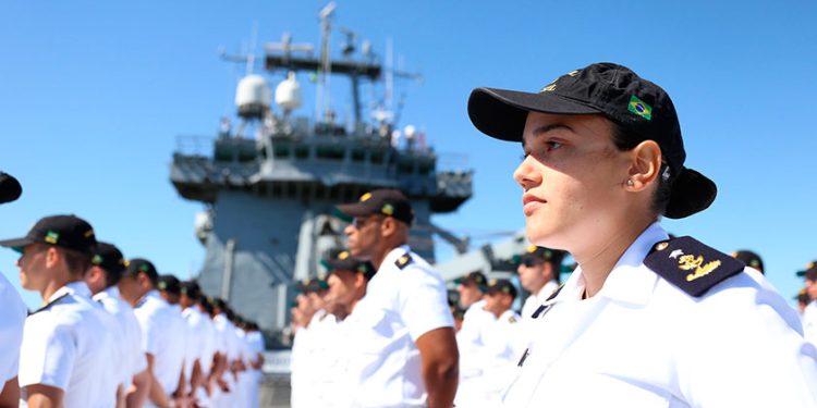 Pela primeira vez, mulheres poderão concorrer a vagas para formação de fuzileiro naval