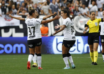 Corinthians goleia Flamengo na Neo Química Arena e é bicampeão da Supercopa Feminina
