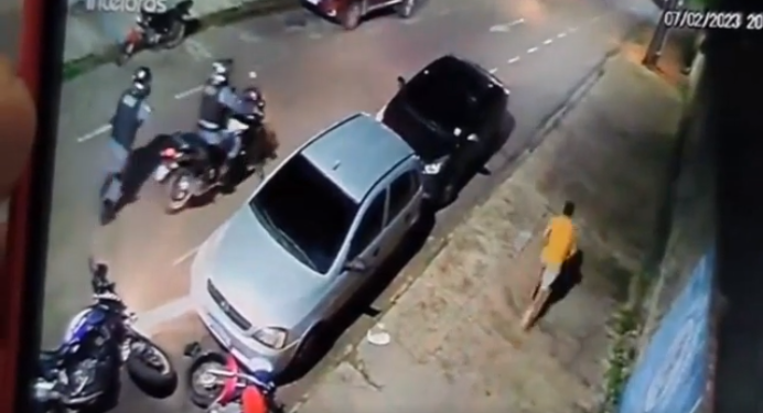 VÍDEO: Em fuga alucinada, ladrão bate em carro, desvia de balas e escapa da PM