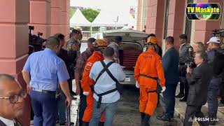 Corpo de Amazonino Mendes chega no Teatro Amazonas