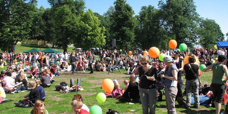 A Finlândia foi eleita nesta segunda-feira (20) o país mais feliz do mundo pelo sexto ano consecutivo, de acordo com um relatório Finlândia é