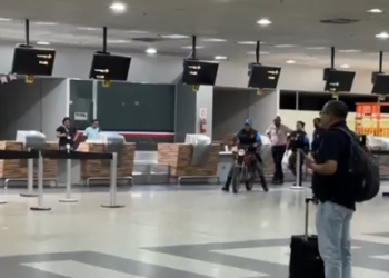 Pilotando moto roubada, um homem de 28 anos foi preso após invadir o Aeroporto Internacional Eduardo Gomes