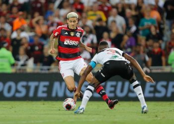 Após uma série de derrotas do Flamengo em jogos importantes, o rubro-negro venceu por 3 x 2 o Vasco nesta segunda-feira (13).