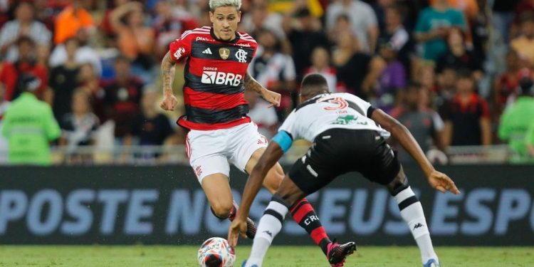 Após uma série de derrotas do Flamengo em jogos importantes, o rubro-negro venceu por 3 x 2 o Vasco nesta segunda-feira (13).