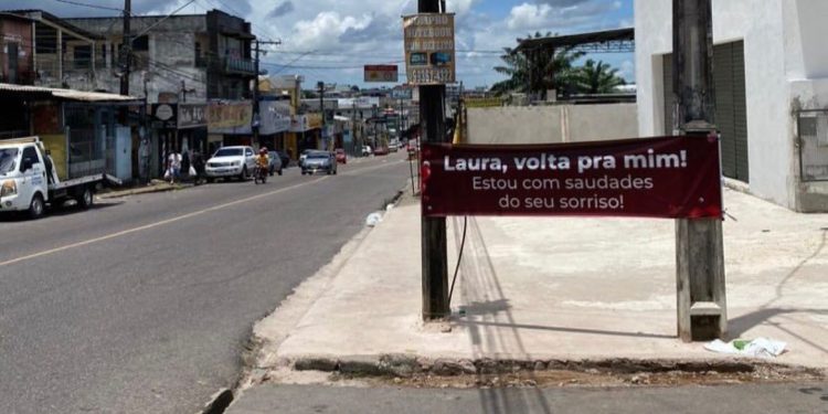 Desesperado, homem espalha cartazes por Manaus pedindo “Laura, volta pra mim!”