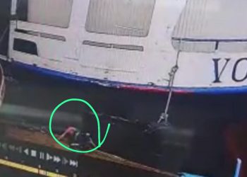 Após morrer afogado, um vídeo do momento em que o mecânico Alessandro Godoy, 53 cai no Rio Negro na tarde de domingo (19).