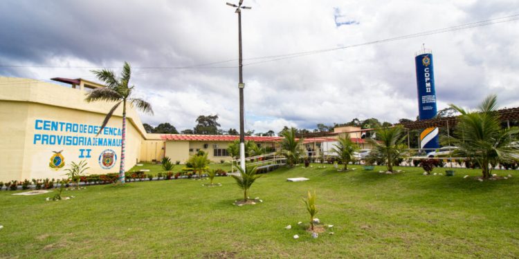 Funcionários da Secretaria de Administração Penitenciária do Amazonas (Seap) encontraram escavações de dois túneis em celas. Escavação de