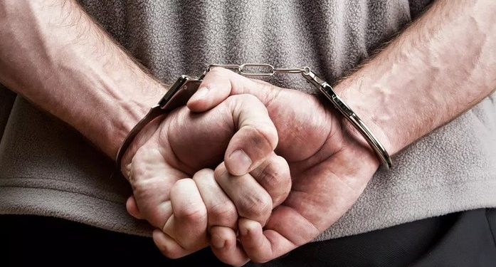 Um homem foi preso pela Polícia Civil de Goiás (PCGO), na segunda-feira (27), por descumprir medidas protetivas. ‘Prefiro minhas.