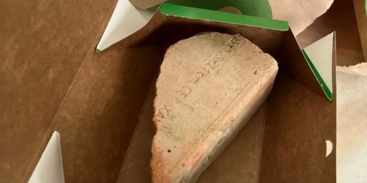 Um pedido de lanche por aplicativo surpreendeu a técnica em Segurança do Trabalho, Liliane Bicalho, na última segunda-feira (27). Mulher pede