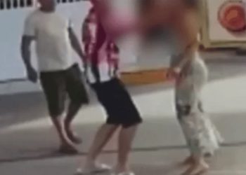 Uma mulher de 37 anos foi assassinada com uma facada, após levar uma ‘cantada’ e reclamar com o assediador. Mulher leva