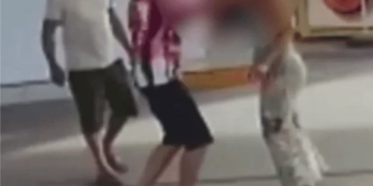 Uma mulher de 37 anos foi assassinada com uma facada, após levar uma ‘cantada’ e reclamar com o assediador. Mulher leva