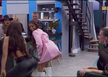 Enquanto a modelo Dania Mendez era recebida no BBB 23, a sister Key Alves, oitava eliminada do programa, chegava ao México. Key Alves