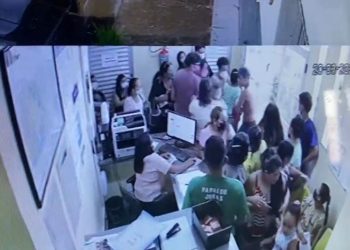 Um homem que não teve o nome divulgado, invadiu uma Unidade Básica de Saúde (UBS) e tentou fazer uma mulher refém para fugir. Vídeo: