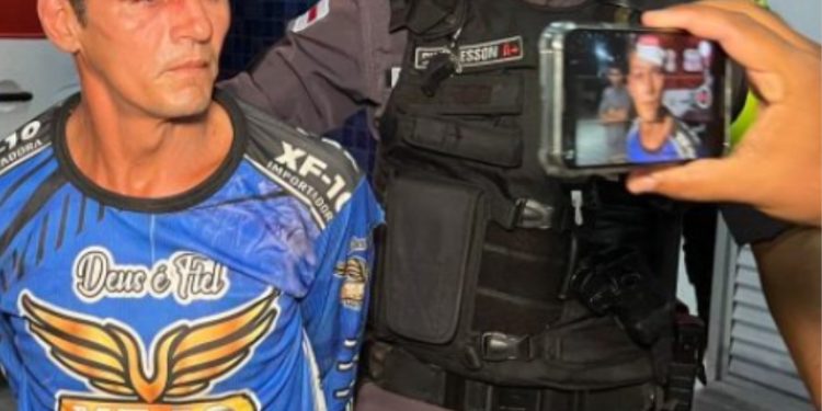 Um homem identificado como Maurício Ferreira de Oliveira, tentou matar um pastor a terçadadas, na noite desta terça-feira (28). Homem tenta