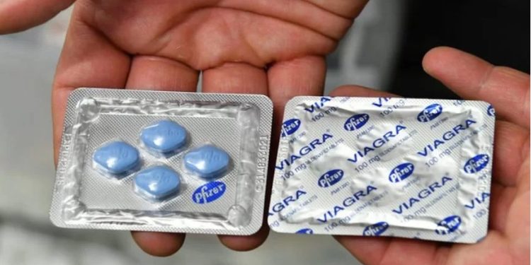 O Tribunal de Contas da União (TCU) constatou a ocorrência de superfaturamento na compra de pílulas do medicamento Viagra. Viagra: