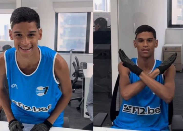 O jovem e digital influencer Luva de Pedreiro assinou contrato com o Grêmio Futebol 7 nesta sexta-feira (24).