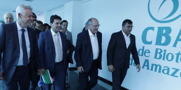 O vice-presidente da República e ministro do Desenvolvimento, Indústria, Comércio e Serviços (MDIC), Geraldo Alckmin, visitou o CBA.