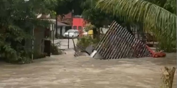 Mais casas foram levadas pela chuva próximo do igarapé da Avenida Manaus 2000, bairro Japiim, zona sul de Manaus.