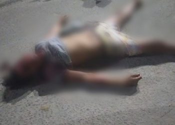 Um homem desconhecido foi encontrado degolado na rua 64, na Comunidade Nossa Senhora de Fátima 1, bairro Cidade de Deus, em Manaus.