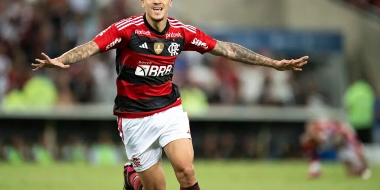 O atacante Pedro, do Flamengo, foi eleito o "Rei da América" de 2022, prêmio dado ao melhor jogador da América do Sul na última temporada.