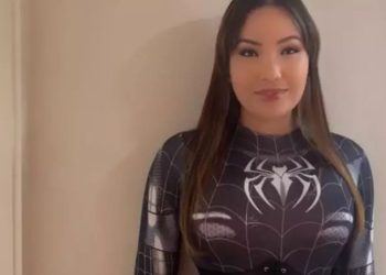 A modelo Lina Nakamura faz sucesso na plataforma OnlyFans e chega a faturar cerca de R$ 40 mil por mês com conteúdo adulto.