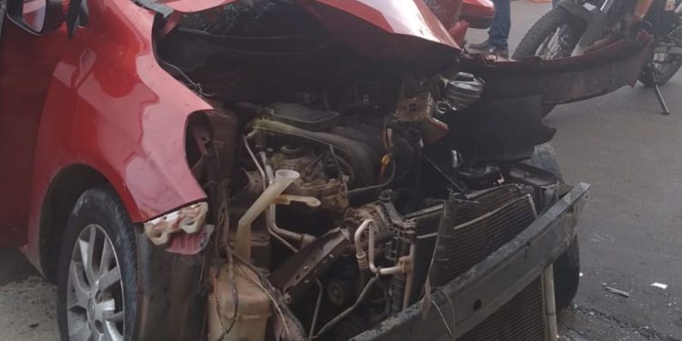 Veja como ficou o carro envolvido em acidente na Max Teixeira