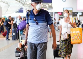 A Anvisa derrubou, nesta quarta-feira (1º), a obrigatoriedade do uso de máscaras em aeroportos e aviões. Houve uma decisão unânime.