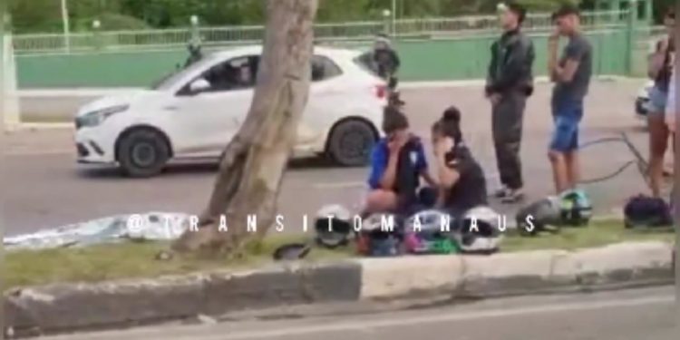 O motociclista Carlos André Santos Maciel morreu após ser atingido por um carro na Avenida Coronel Teixeira na Ponta Negra.