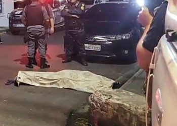 Na noite desta sexta-feira (31) o flanelinha Alessandro Batista da Costa morreu a tiros na rua do Comércio 2, no bairro Parque Dez, zona Centro-Oeste de Manaus.