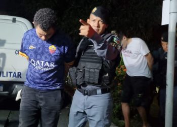 Uma dupla de homens foram presos na noite desta quinta-feira (1º) acusados de fazerem 'arrastão' em Manaus. 