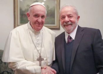 O Papa Francisco declarou que o presidente Lula foi condenado sem provas e disse que o impeachment de Dilma Rousseff foi injusto.