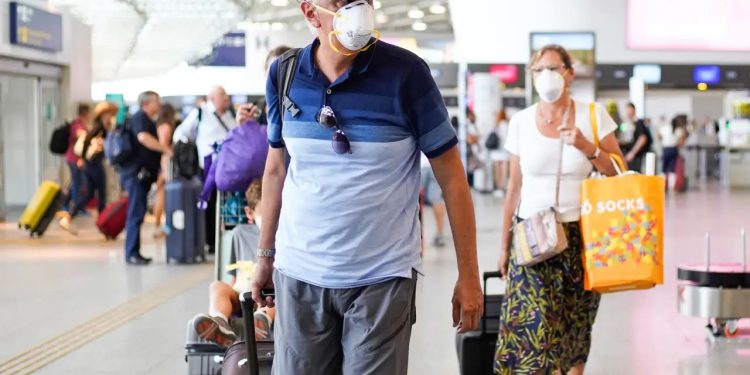 A Anvisa derrubou, nesta quarta-feira (1º), a obrigatoriedade do uso de máscaras em aeroportos e aviões. Houve uma decisão unânime.