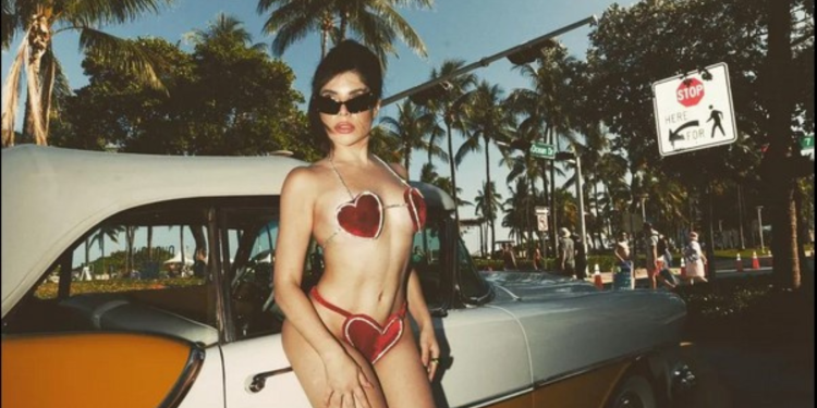 Em Miami a trabalho, para prestigiar o desfile da Boss, a influenciadora Gessica Kayane, 30, aproveitou sua passagem. Gkay exibe