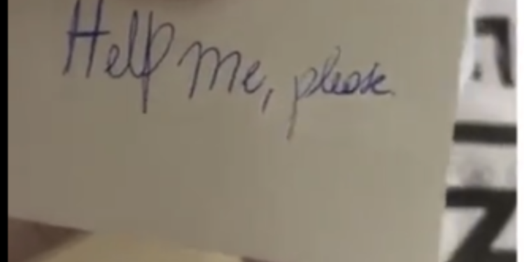 Cliente encontra pedido de socorro em entrega da Shein