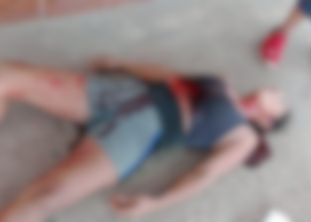 VÍDEO: Mulheres brigam por macho e uma delas acaba agonizando no próprio sangue