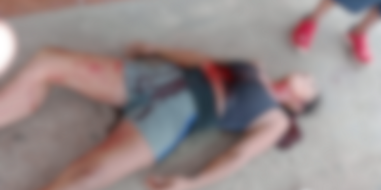 VÍDEO: Mulheres brigam por macho e uma delas acaba agonizando no próprio sangue