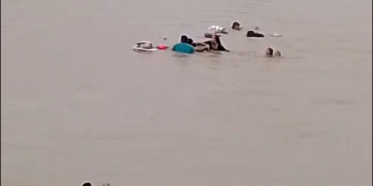 Um bebê de 2 meses está desaparecido desde ontem (8/03), após a canoa da família naufragar no Igarapé do Caburi, município de Nhamunda