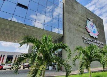 Alguns prefeitos cospem e outros engolem as oportunidades de ajudar o povo, são os alcaides do Hinterlândia, as famosas bar​r​ancas da solidão