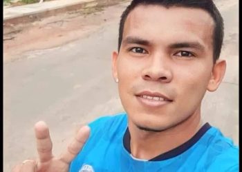 O piloto de uma lancha identificado por Janderson Silva Pereira, 22, desapareceu após ser baleado durante um ataque a embarcação . Piloto de.
