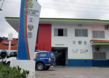 Um filho foi preso após tentar matar a própria mãe, uma idosa de 73 anos por volta das 11h, no bairro Tancredo Neves, zona leste de Manaus.