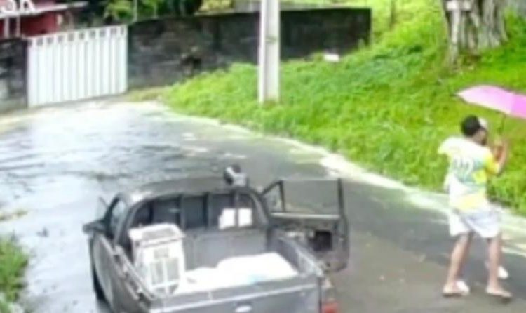 Dois homens que se passavam por ‘sucateiros’ foram presos na tarde de terça-feira (7), suspeitos de cometerem assaltos. Falsos 'sucateiros'.