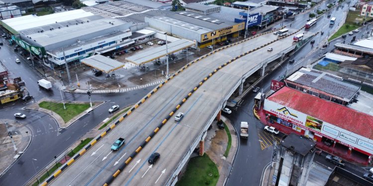 A Prefeitura informou que a conclusão das obras de reforma do viaduto do Manoa, está prevista para abril, no feriado de Páscoa.