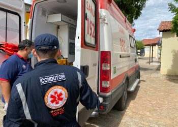 Passageiro quebra cabeça ao cair de moto por aplicativo