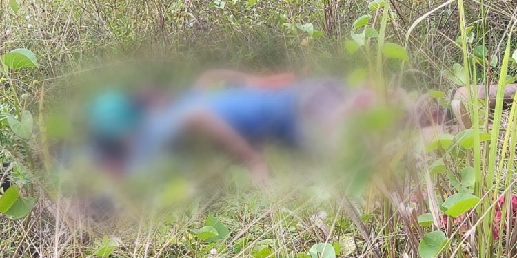 O corpo de um homem foi encontrado atrás de uma loja na Avenida Autaz Mirim, no bairro São José, na zona Leste de Manaus.