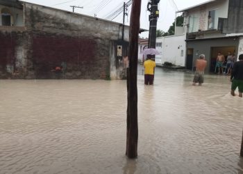 Forte chuva em Manaus, causa alagamentos e deslizamentos