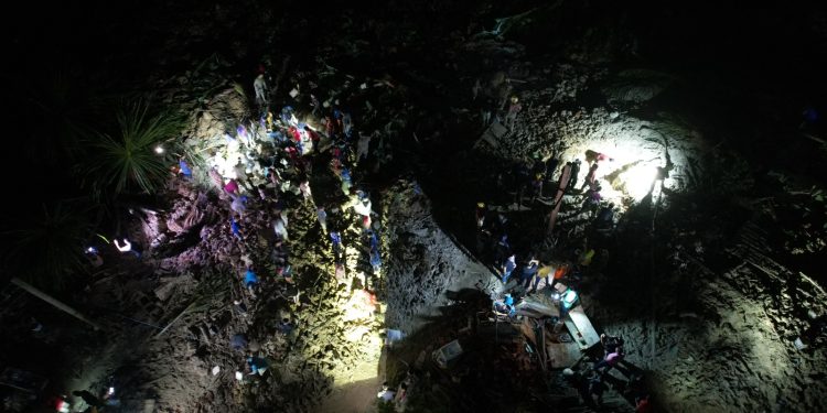 Um vídeo divulgado pela Secretaria Municipal de Infraestrutura (Seminf) mostra o momento em que a população, desesperada. Vídeo mostra