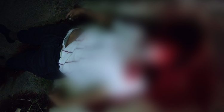 Um homem teve a cabeça estourada após receber vários tiros de calibre 12 na boca na rua Galileia, no bairro Novo Aleixo, em Manaus.