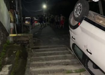 Um motorista de aplicativo perdeu o controle do carro e quase atropelou uma criança no bairro Colônia Santo Antônio, zona norte de Manaus.