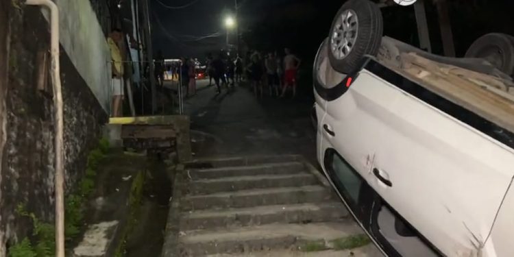Um motorista de aplicativo perdeu o controle do carro e quase atropelou uma criança no bairro Colônia Santo Antônio, zona norte de Manaus.